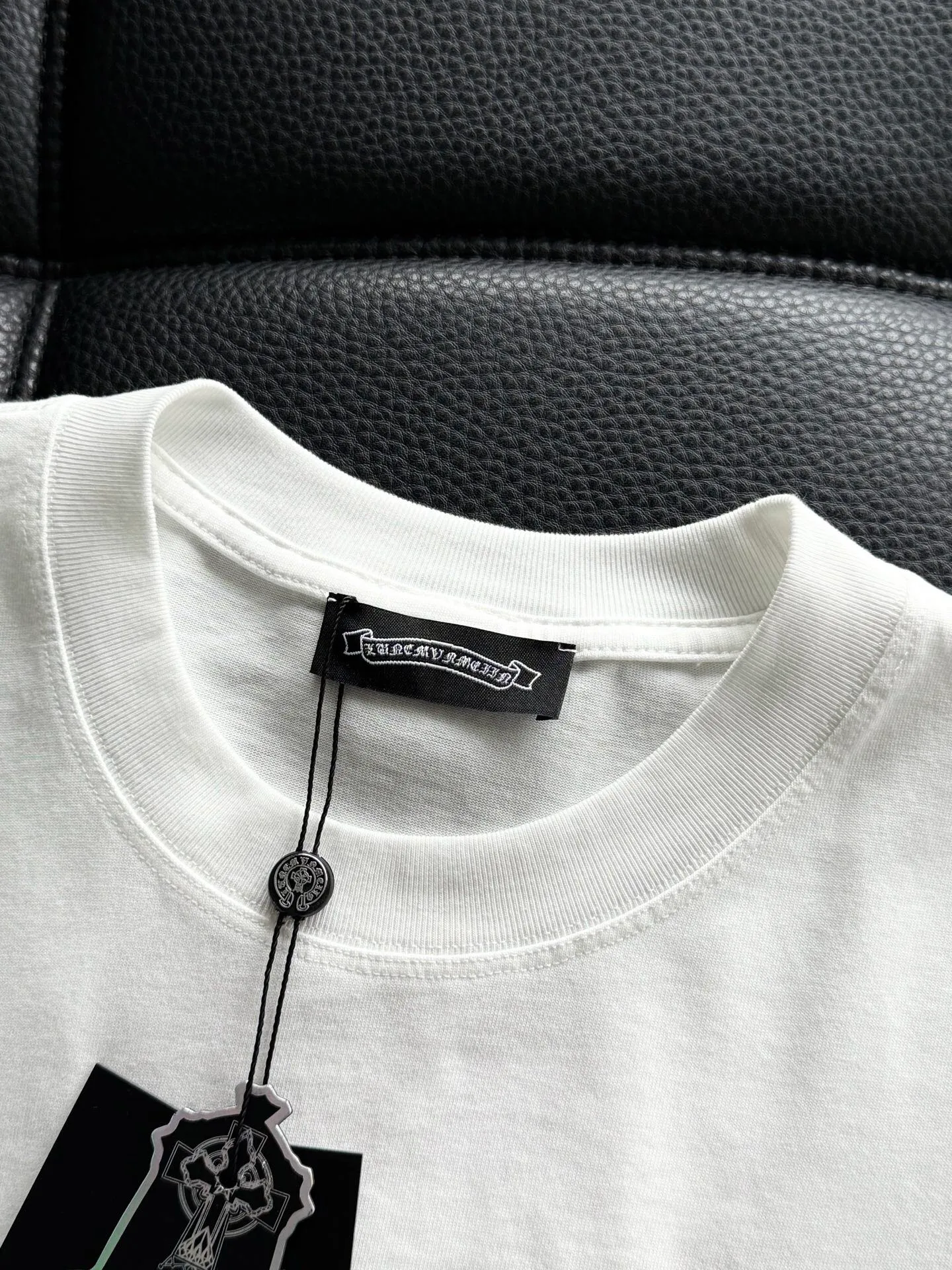 P480 💰 Chrome Hearte CH new cross horseshoe Chrome Heart Sanskrit three-dimensional patchwork show craftsmanship, washed and frayed, pure cotton double yarn jersey fabric, custom dyed in the same vat with special bold 32-count double-strand 1X1 thread. .Light luxury, a must-have item for daily commuting for men and women.  Color: Black White Size: M~3x Style No.: 3583